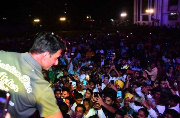 बॉलीवुड अभिनेता सोनू सूद 