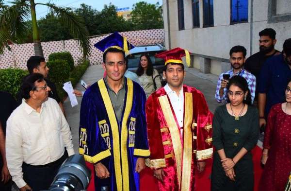 बॉलीवुड अभिनेता सोनू सूद 