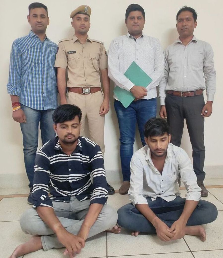 कर्मचारी ने फर्म के खाते से 4.63 लाख का भुगतान कर मंगाए थे दो कैमरे