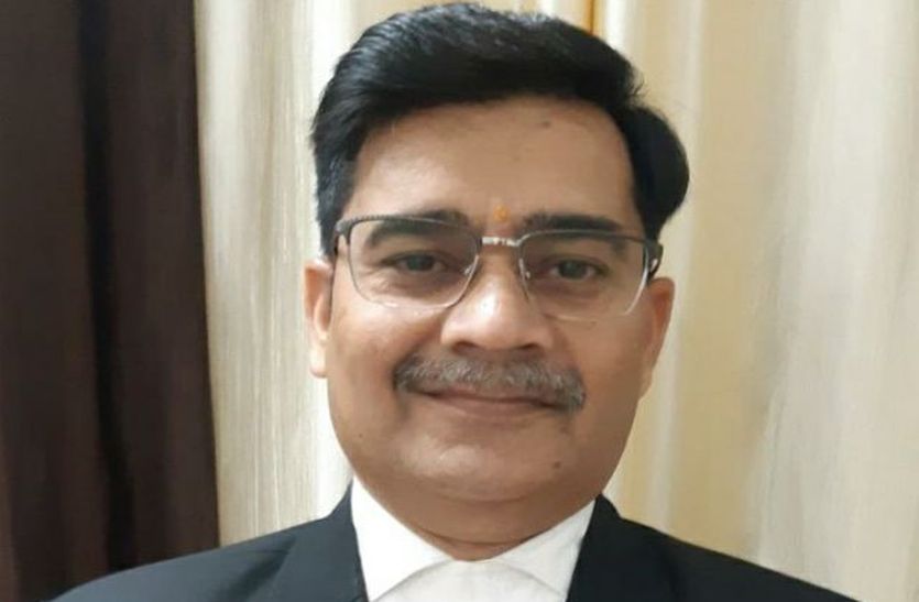बाइक से स्टंट करना, पे्रशर हॉर्न व तेज आवाज वाले साइलेंसर लगाना कितना है खतरनाक.. जानिए क्या है इस अपराध की सजा