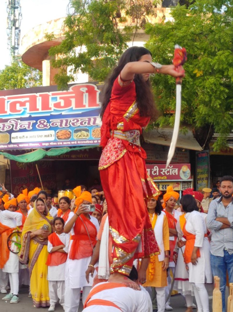 दुर्गावाहिनी की रैली में कई जगह किया अखाड़ा प्रदर्शन