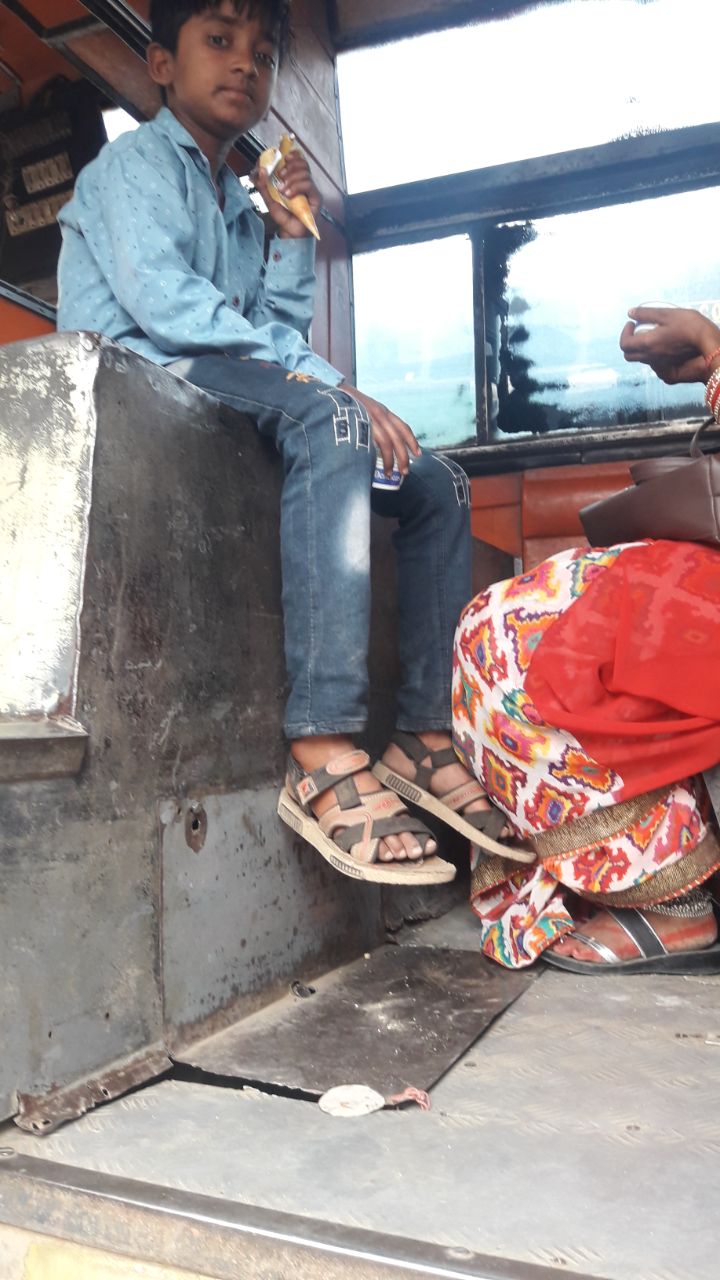 देखिए सिवनी से अनफिट, बिना परमिट की चल रहीं बसें