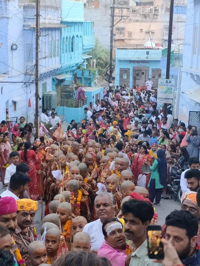 SHRIMALI BRAHMAN COMMUNITY--शिखा-सूत्र का संकल्प ले बटुकों ने धारण किया यज्ञोपवीत, सिरे बाजार निकली काशी यात्रा