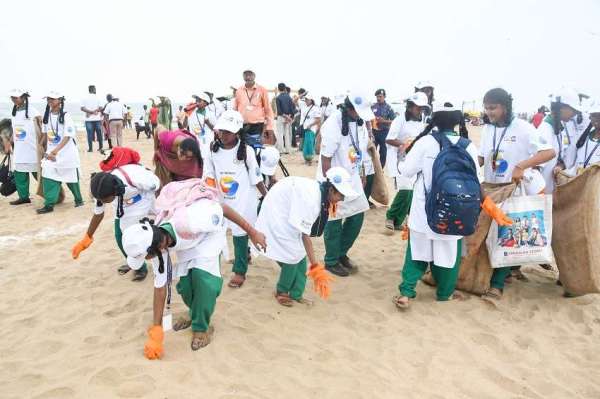 Besant Nagar Beach पर चला G20 Mega Beach Cleanup अभियान , मंत्री ने संभाली कमान, स्कूली छात्र और स्वयंसेवक भी हुए शामिल