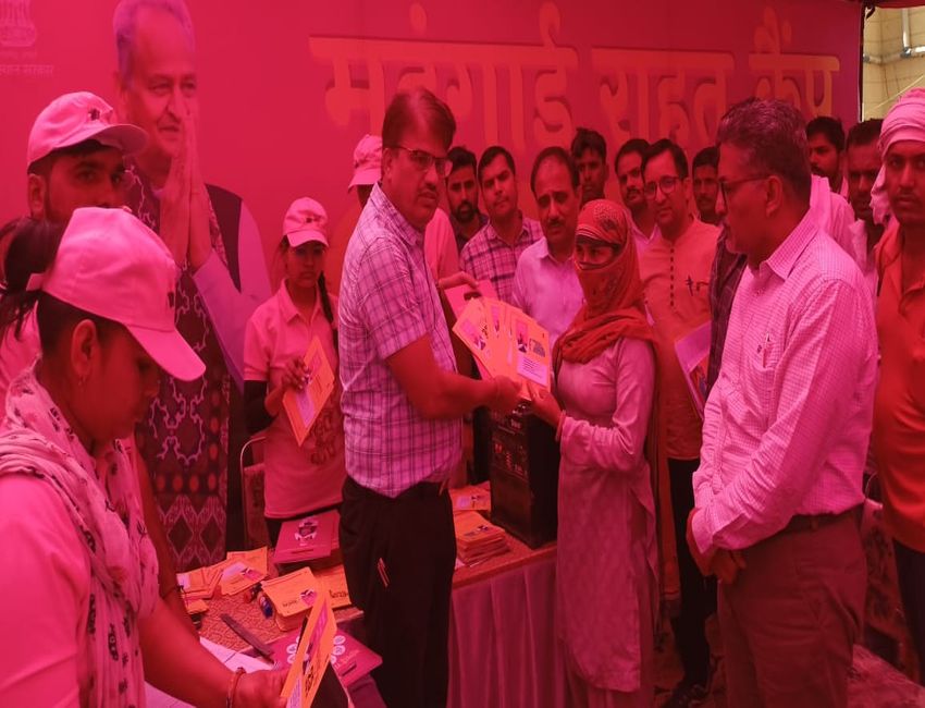 जिला कलक्टर ने कैम्पों में आमजन को दी जा रही सुविधाओं की ली जानकारी
