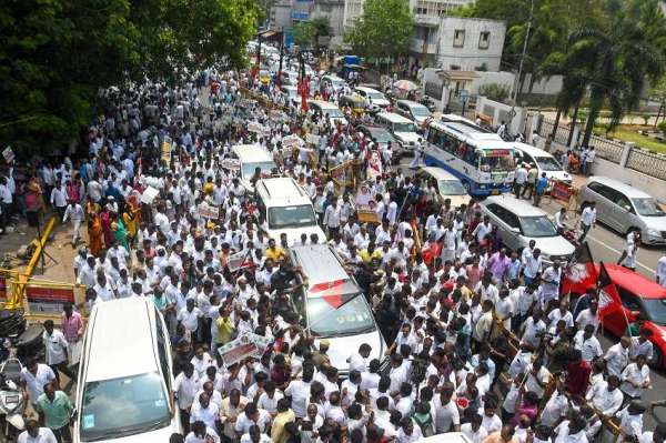 AIADMK ने विभिन्न मुद्दों को लेकर निकाली रैली, राज्य सरकार पर साधा निशाना