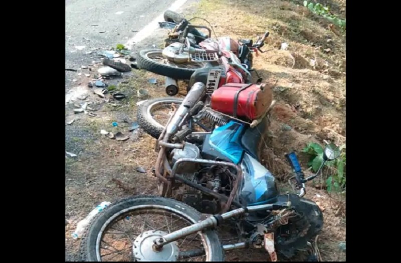सड़क हादसे में 3 लोगों की मौत, दो बाइक की आमने-सामने हुई भिड़ंत में सड़क पर बिछ गई लाश