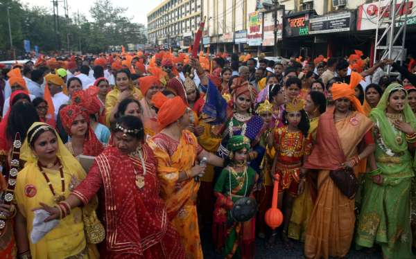 जुलूस मे दिखी शौर्य की झलक 