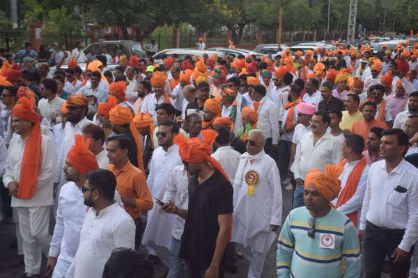 जुलूस मे दिखी शौर्य की झलक 