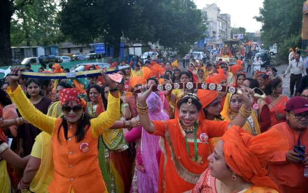 जुलूस मे दिखी शौर्य की झलक 