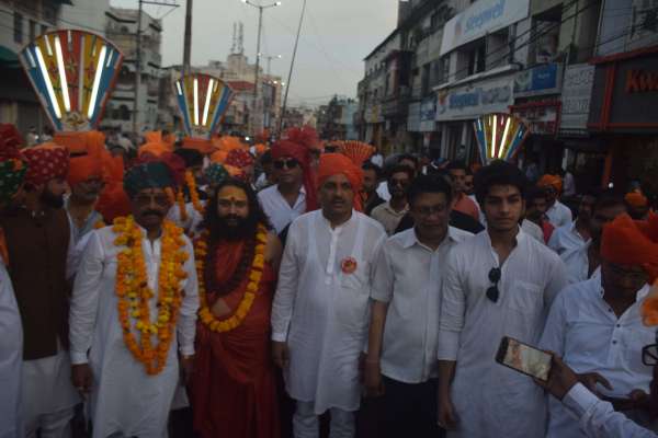 जुलूस मे दिखी शौर्य की झलक 