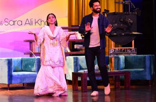 Sara Ali Khan and Vicky Kaushal come to Pinkcity, dance on 'Tere Vaaste'