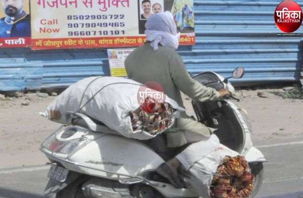 PICS : हेलमेट से परहेज... हम तो ऐसे ही दौड़ाएंगे बाइक...