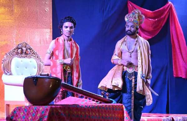 कथा एक कंस की नाटक का मंचन, देखे फोटोज