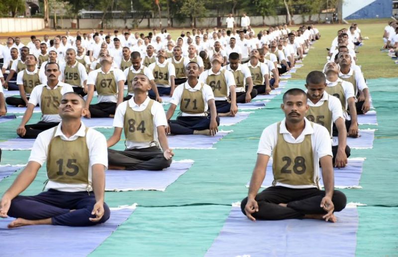 Surat/ 500 से अधिक अधिकारी - पुलिस कर्मियों ने सीखे योग