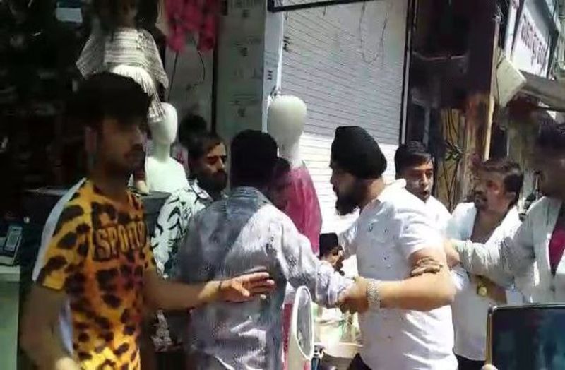 Indore News : राजबाड़ा पर कार्रवाई, दुकानदारों और निगमकर्मियों में विवाद