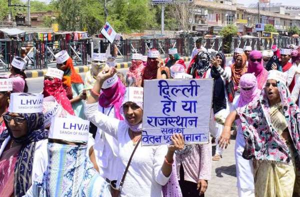 एलएचवी व एएनएम ने रैली निकाल किया प्रदर्शन