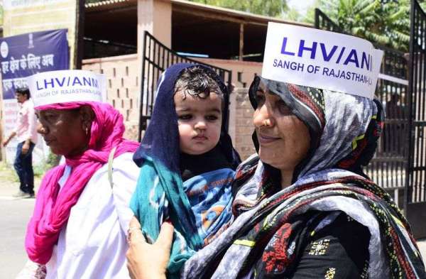 एलएचवी व एएनएम ने रैली निकाल किया प्रदर्शन