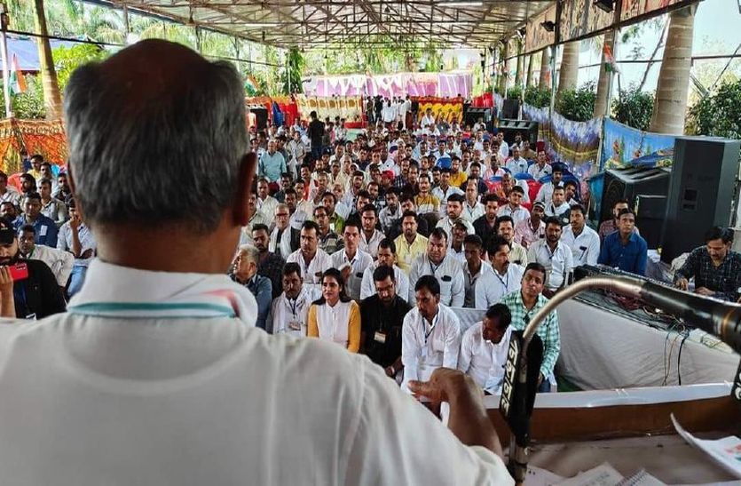 Indore News : दिग्विजय सिंह की सीख...एक-दूसरे की बुराई छोड़ कांग्रेस को करें मजबूत