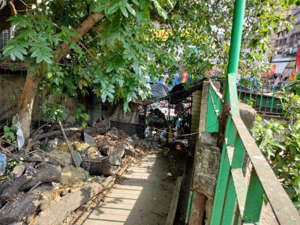 कैसे तंदुरुस्त होगा बड़ाबाजार, पार्क कम, जो हैं वो भी बीमार