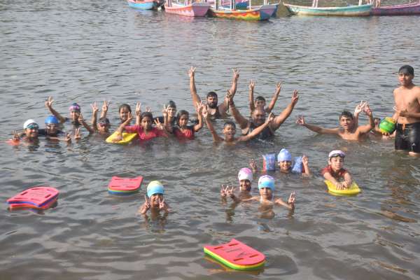 नर्मदा की लहरो से राहत 