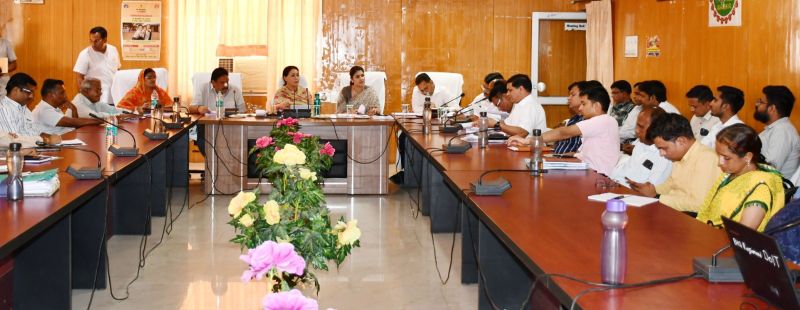 प्रदेश के इस शहर के अधिकारियों को सांसद ने सुनाई खरी-खरी