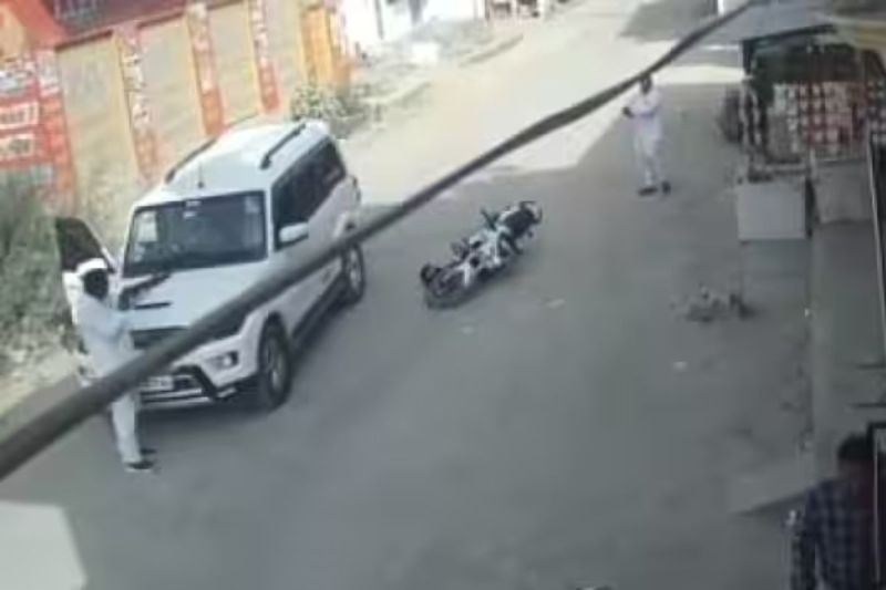 two-history-sheeters-point-guns-at-each-other-in-film-style-in-shahjah