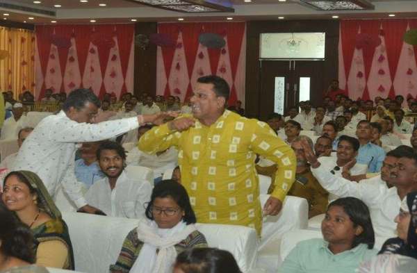 सरकार की आलोचना करना दुर्भाग्यपूर्ण, सह प्रभारी बोले, ट्रेक से बाहर जा रहे हो...