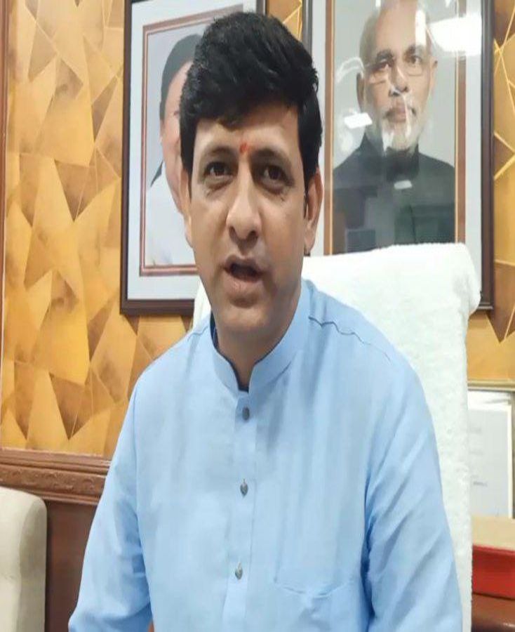 VIDEO : टॉपर प्राची गढ़वाल को निगम देगा दोपहिया वाहन