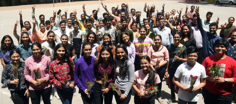 GSEB RESULT : 10वीं परिणाम में सूरत जिले के विद्यार्थियों ने लगाई प्रथम स्थान की हैट्रिक