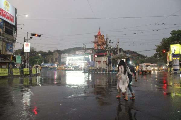 दिनभर उमस-धूप के बाद शाम को बरसी राहत