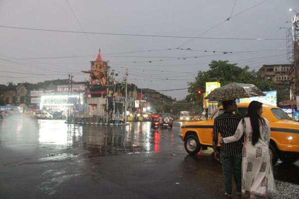 दिनभर उमस-धूप के बाद शाम को बरसी राहत