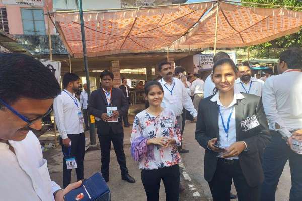 अलवर बार एसोसिएशन चुनाव आज: सुबह से ही पहुंचने लगे एडवोकेट्स 