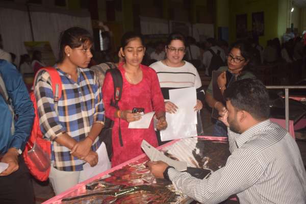 युवाओ ने तलाशे रोजगार 