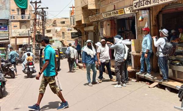 सूर्यदेव की त्योरियां चढ़ी हुई हैं 