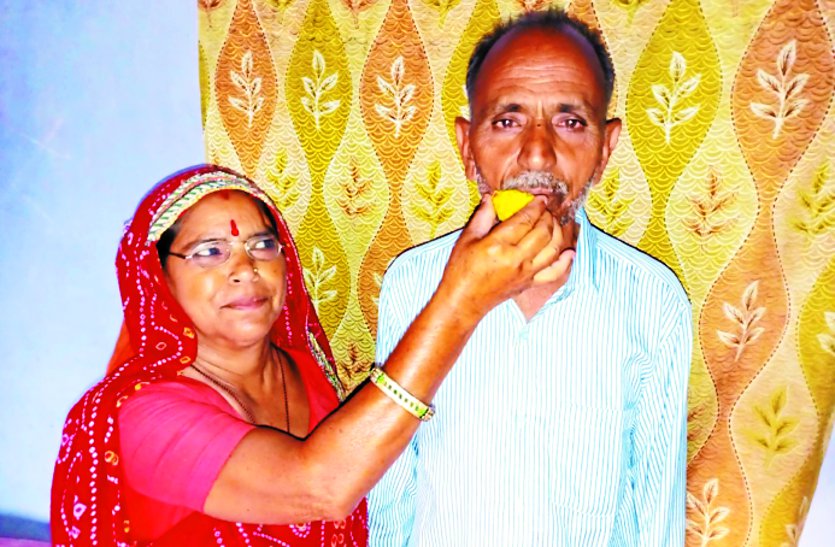 Success Story : 56 oldman passed 12th board exam in 12th attempt