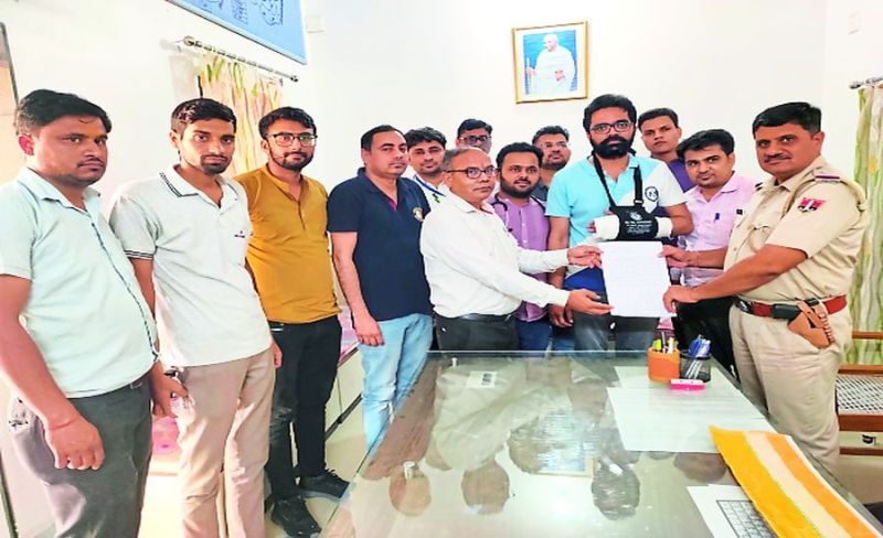 नोखा जिला अस्पताल में डॉक्टर के साथ मारपीट, दो गिरफ्तार