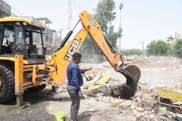 अतिक्रमण का सफाया