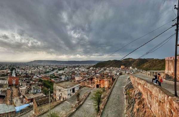 Clouds over the pink city jaipur strong winds