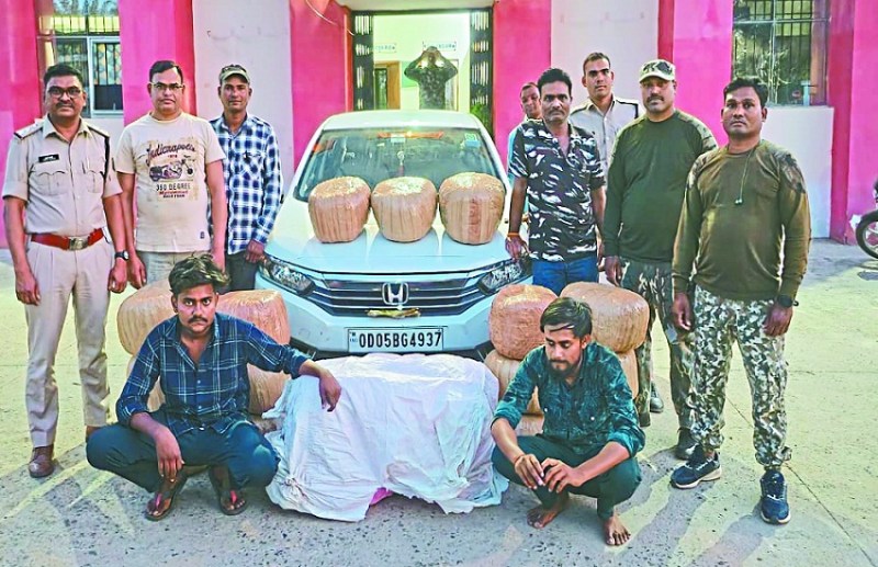 सफेद रंग के होंडा कार से चोरी-छिपे हो रहा था ये काम, जब पुलिस ने ली तलाशी तो हुआ बड़ा खुलासा