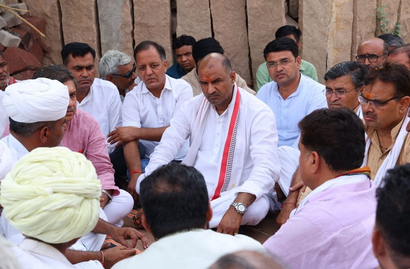मुआवजे पर फिर गरमाई राजस्थान की सियासत, जोशी ने गहलोत पर साधा निशाना
