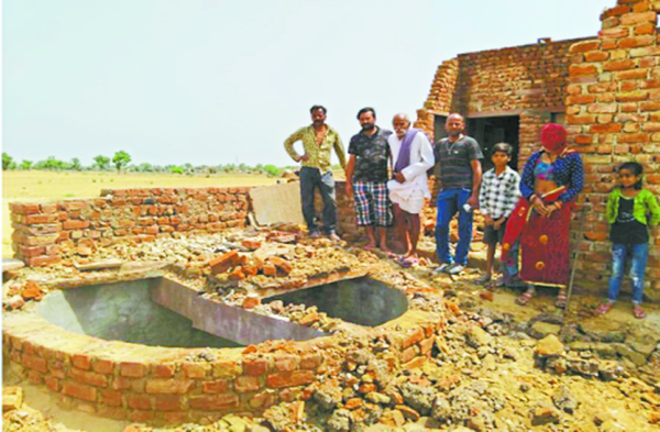 Patrika Photo Gallery:  अंधड़ का कहर: सैकड़ों खम्भे धराशायी, तार टूटे, बिजली तंत्र तहस-नहस