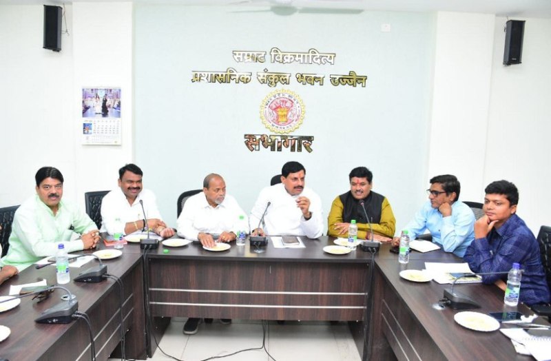 'Who is Agarwal, he is catching the car...Take care, he has to contest the election'