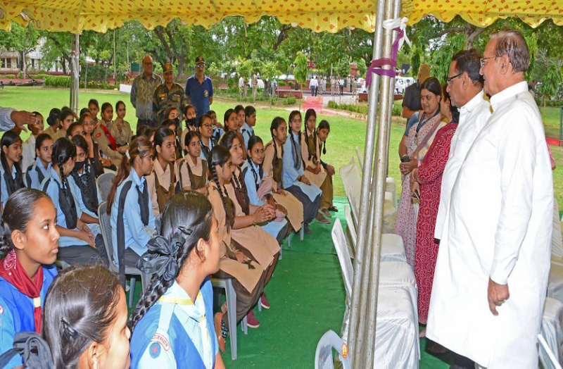 देश के प्रथम प्रधानमंत्री को किया याद