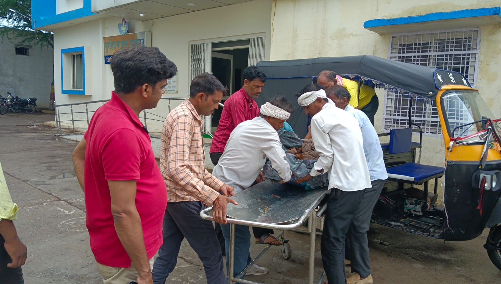 Old man died in the grip of hail, was going to Bhandara with his family by tractor-trolley