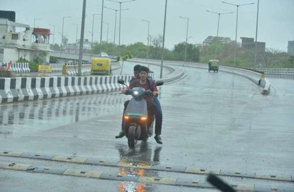 राजस्थान में यहां जेठ माह में सावन सी बारिश...देखिए फोटो