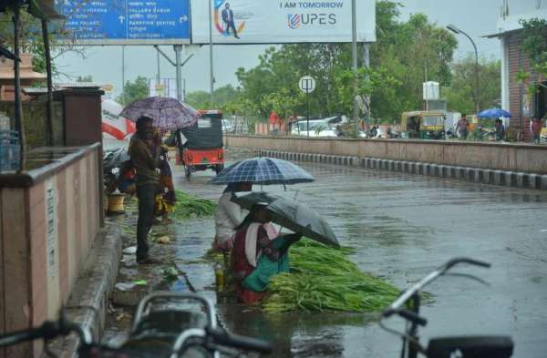राजस्थान में यहां जेठ माह में सावन सी बारिश...देखिए फोटो