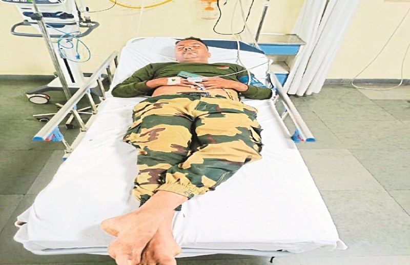 Naxal Attack : जवानों और नक्सलियों के बीच हुई मुठभेड़ , एक महिला नक्सली के पैर में लगी गोली, दो जवान घायल