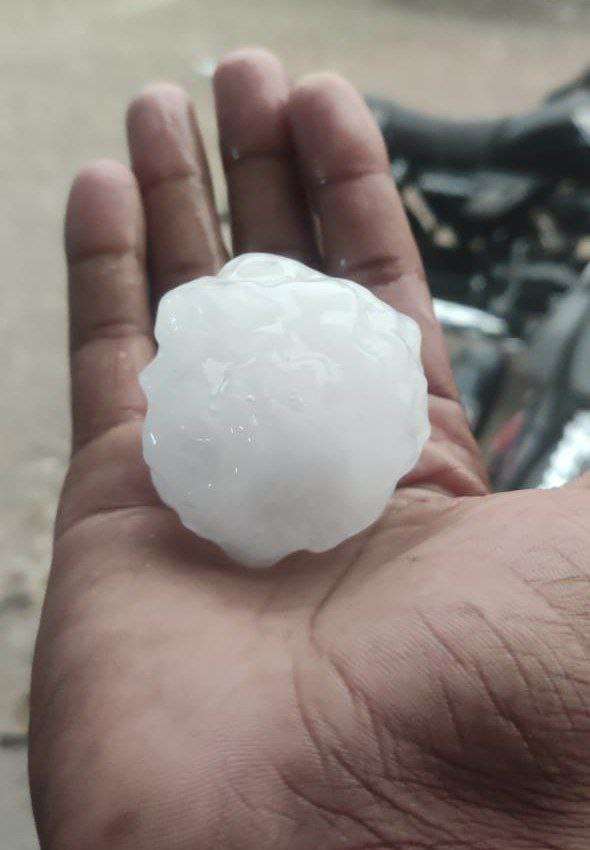 नीम्बू से भी बड़े आकार का ओला