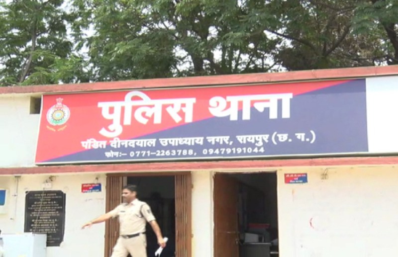 केस वापस लेने का दबाव डालता रहा आरोपी , नहीं मानने पर ब्लैकमेलिंग का किया केस दर्ज , पीड़िता गिरफ्तार